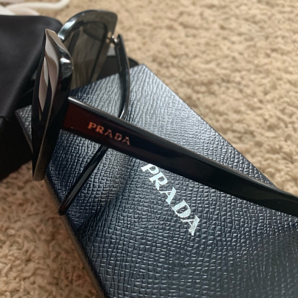Prada sunglasses - Picture 3 of 7